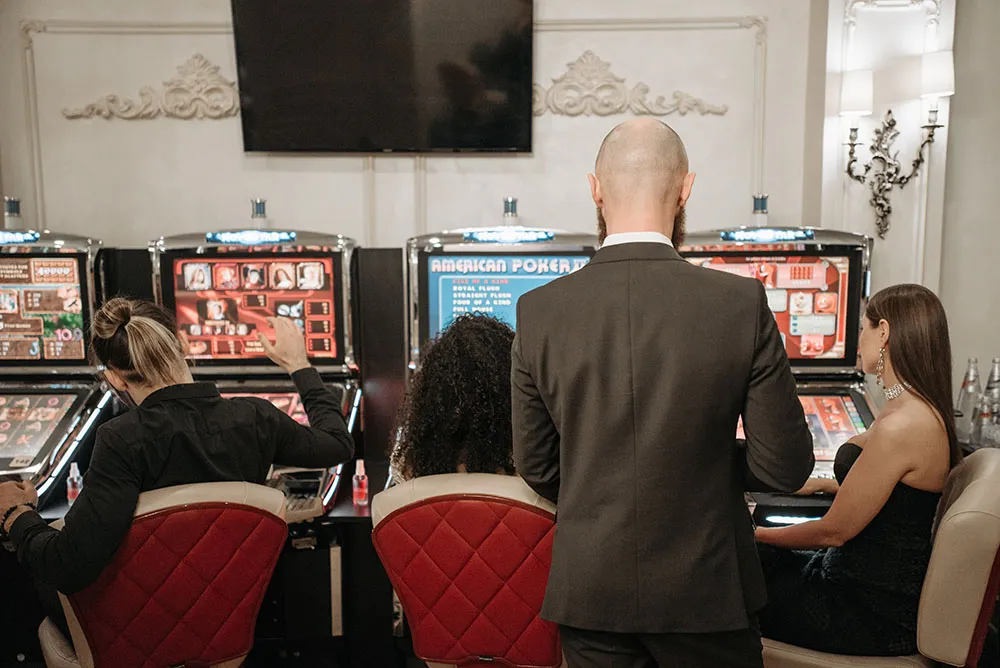 Juegos populares de casinos online máquinas tragamonedas casino